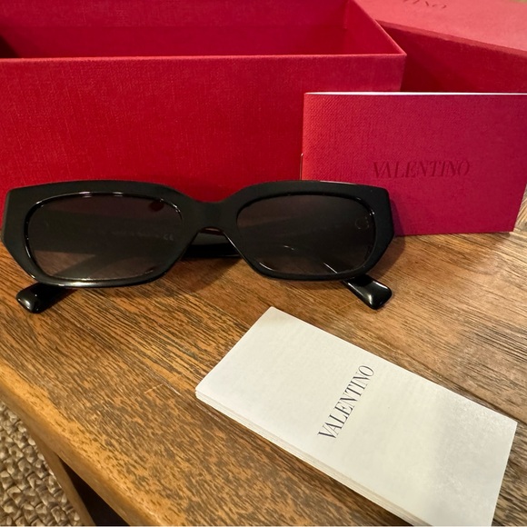 Valentino Black Acetate VA4080 VLogo Gradient Rectangular Sunglasses - Picture 3 of 14